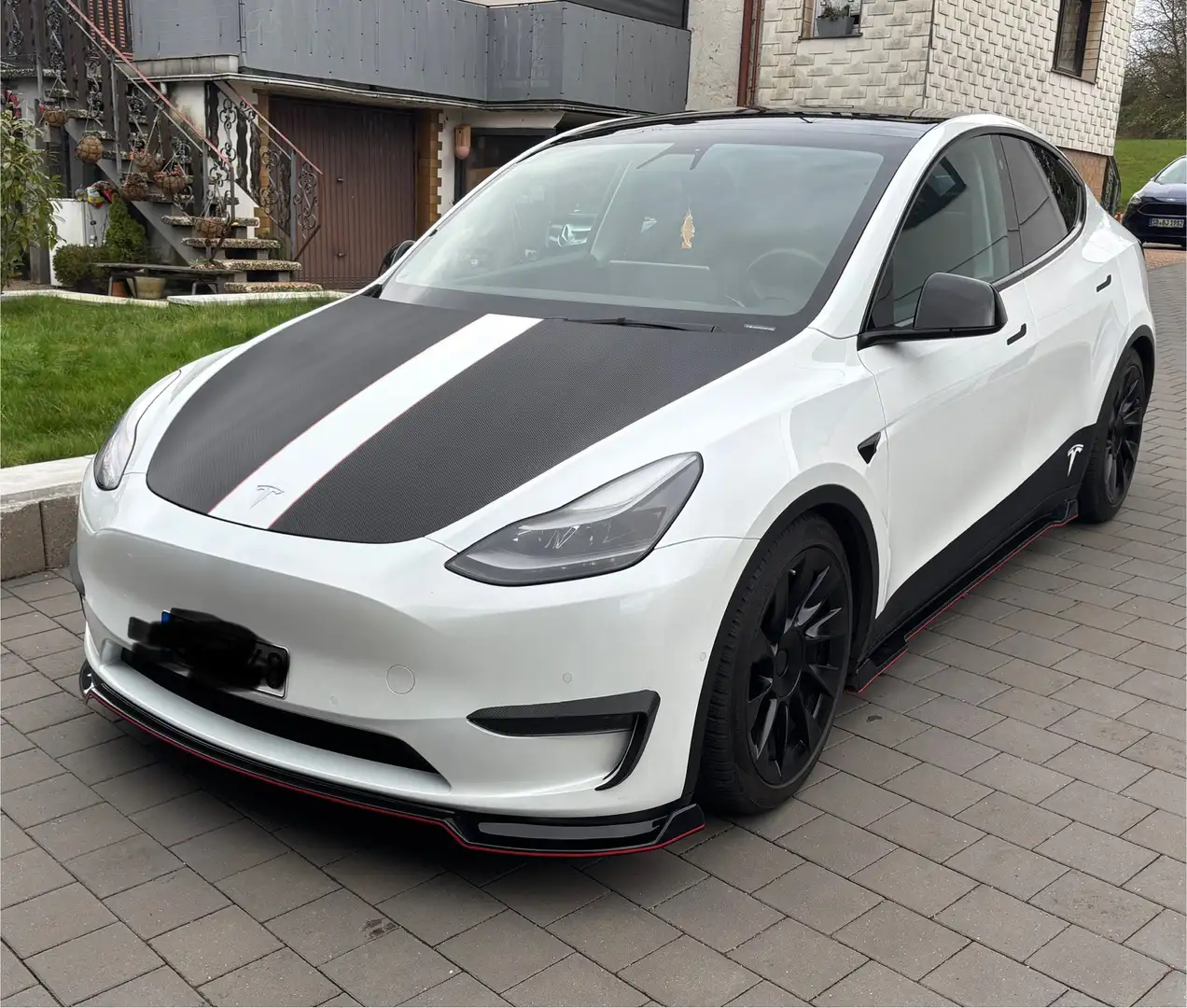 Tesla Model Y Long Range Dual Motor AWD - 1