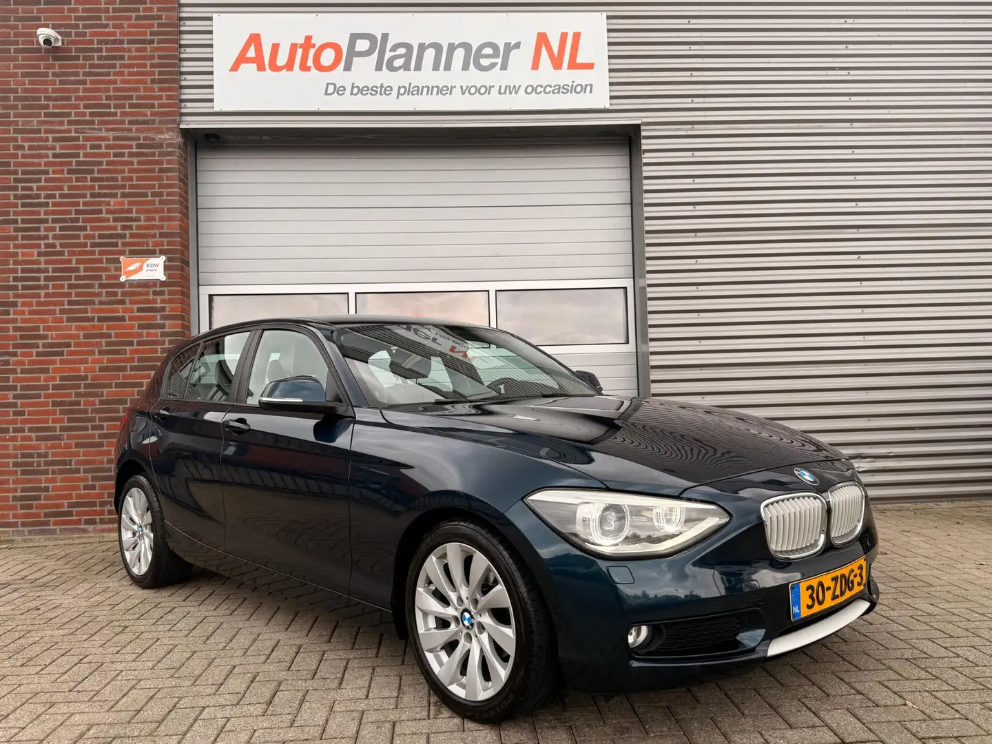 BMW 116 1-serie 116i Business+! Clima! Cruise! Navi! PDC! Blauw - 1