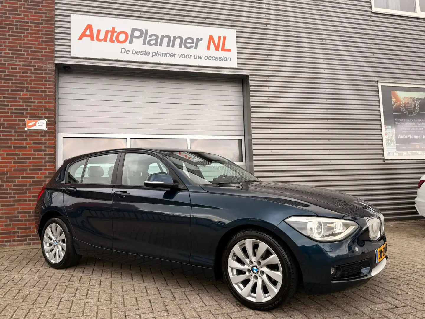 BMW 116 1-serie 116i Business+! Clima! Cruise! Navi! PDC! Blauw - 2