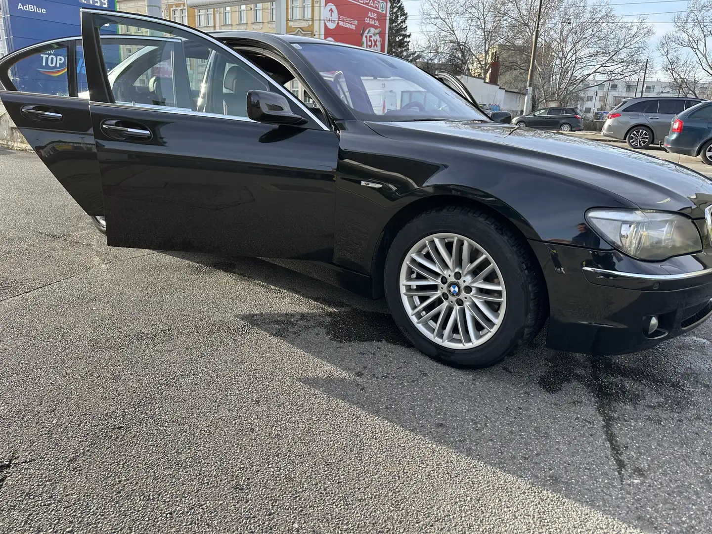 BMW 750 750i Aut. Schwarz - 2