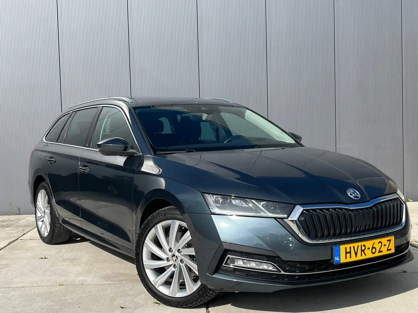 Skoda Octavia Combi 1.4 TSI iV PHEV Business Edition Plus / Pano Grijs - 2