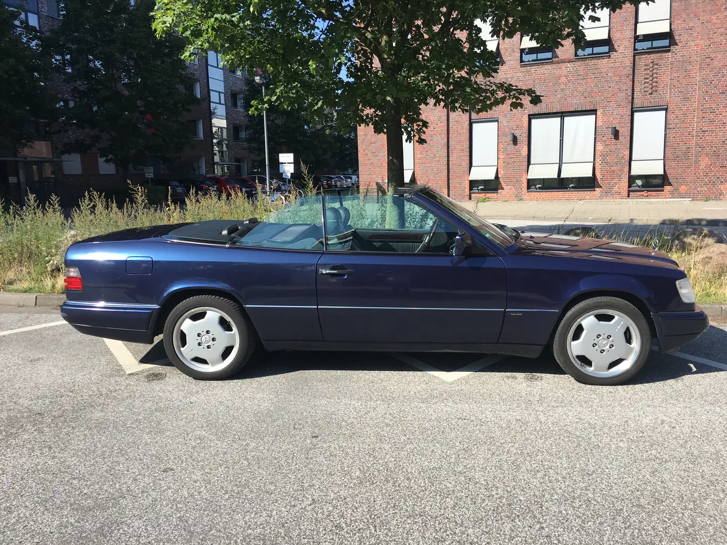 Mercedes-Benz E 200 final edition Blau - 1
