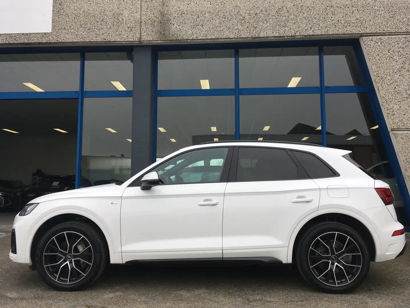 Audi Q5 55 TFSI e S-line Black Edition Wit - 2