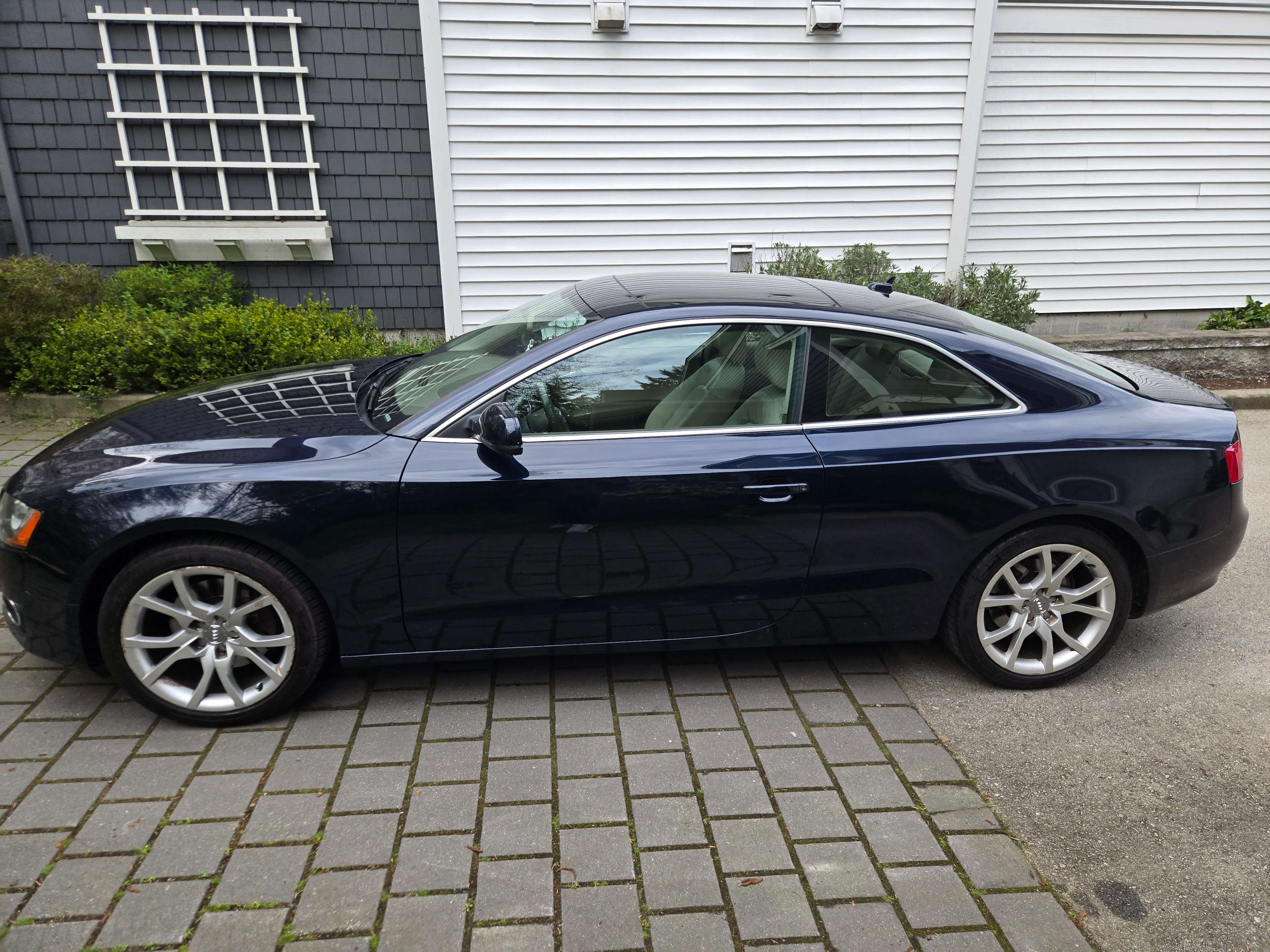 2010 Audi A5 2dr Cpe Man 2.0L alt 3