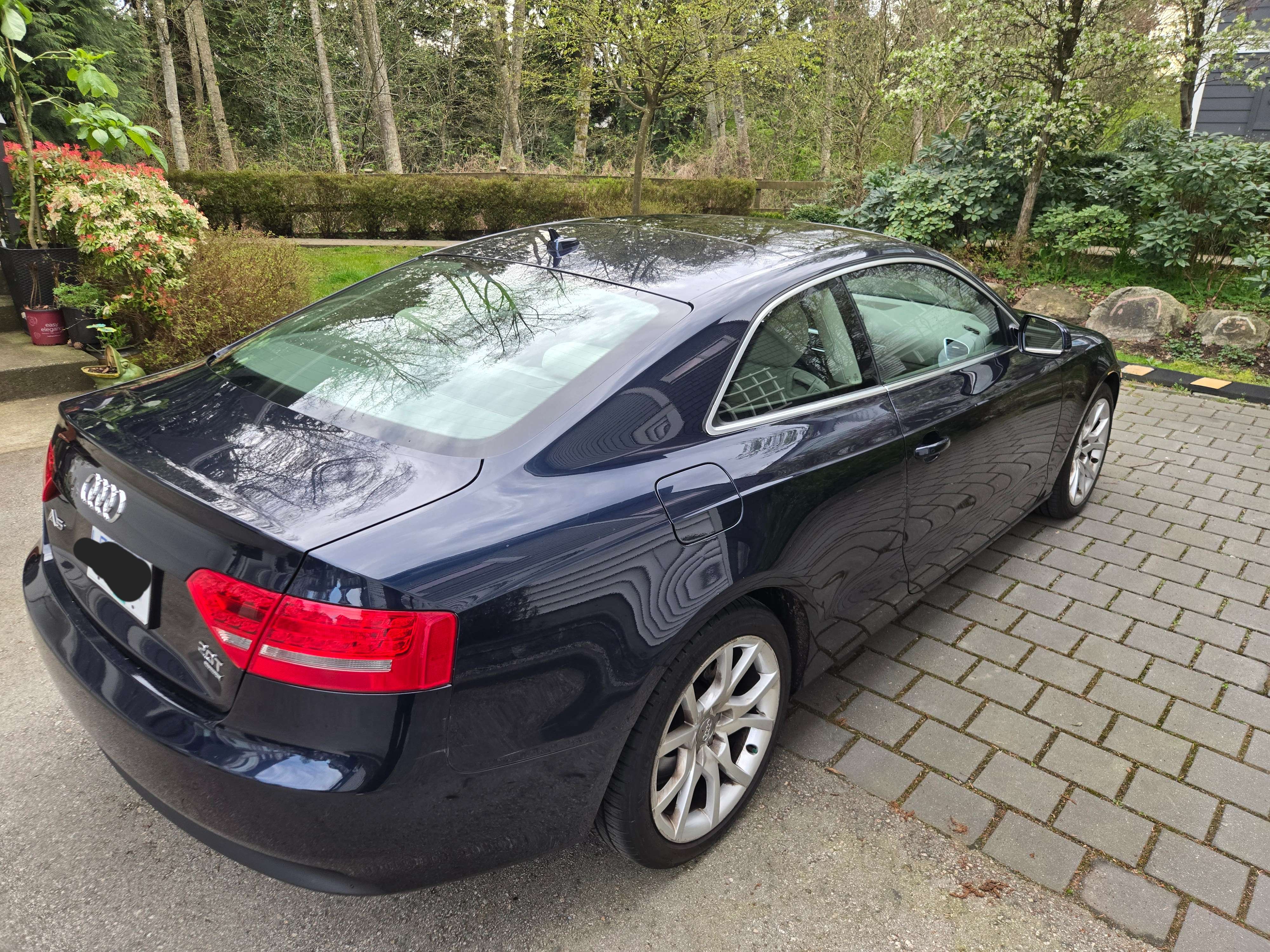 2010 Audi A5 2dr Cpe Man 2.0L thumb 6