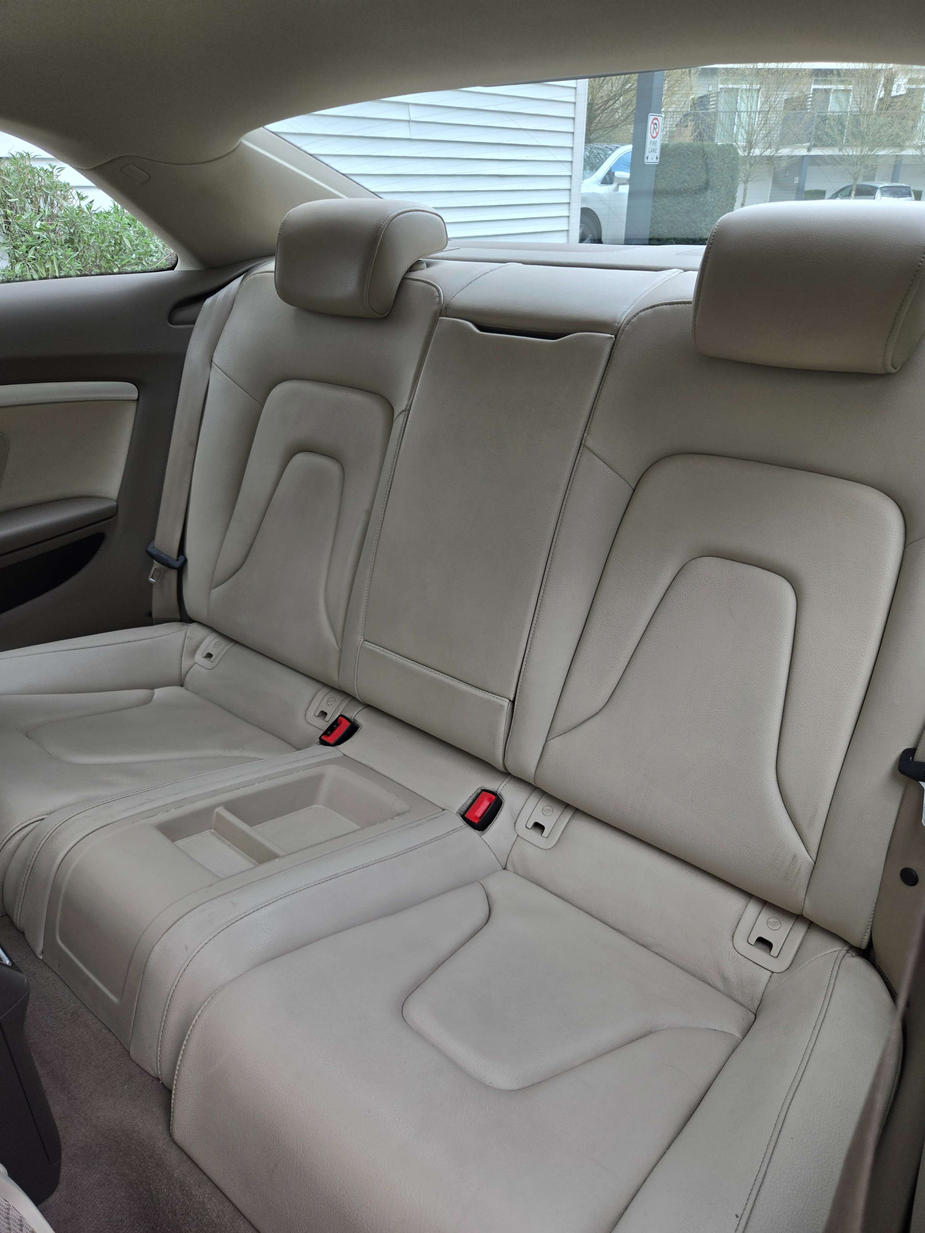 2010 Audi A5 2dr Cpe Man 2.0L thumb 12