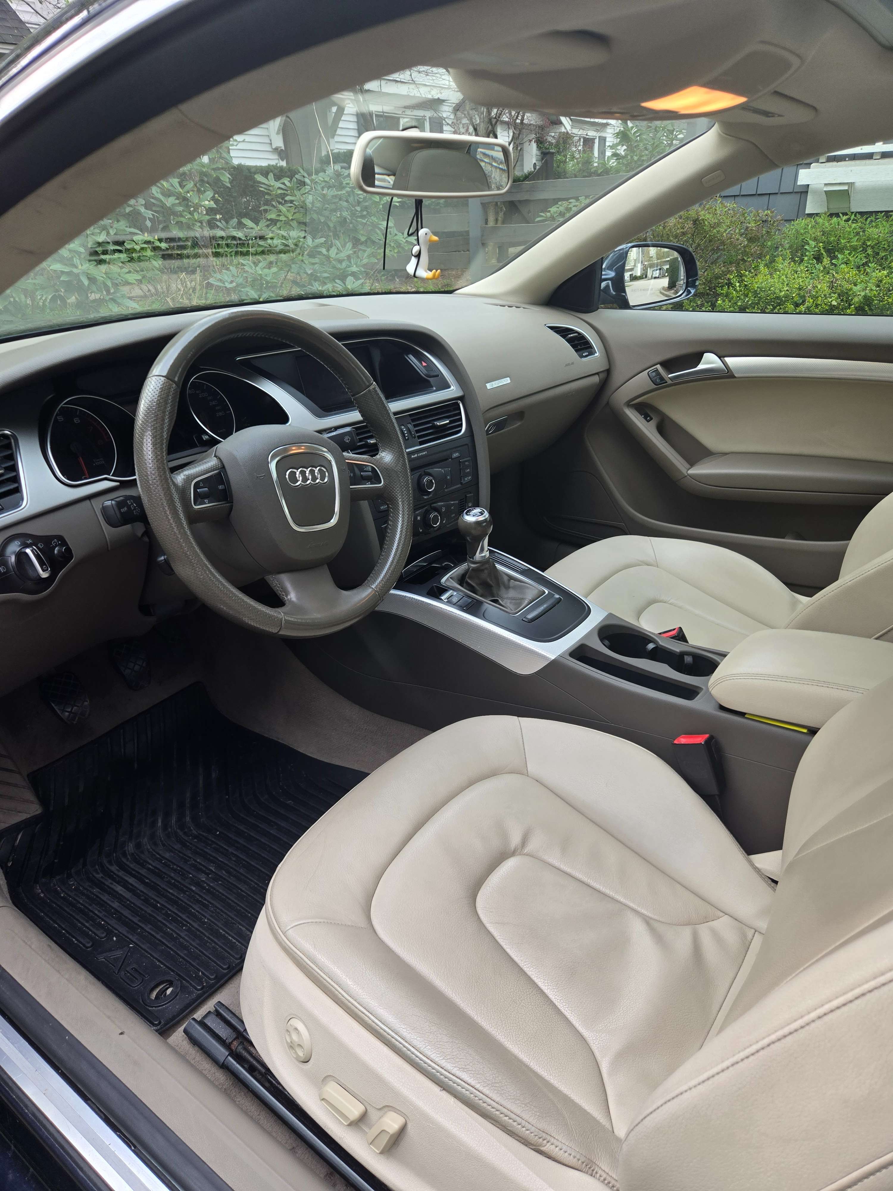 2010 Audi A5 2dr Cpe Man 2.0L thumb 9