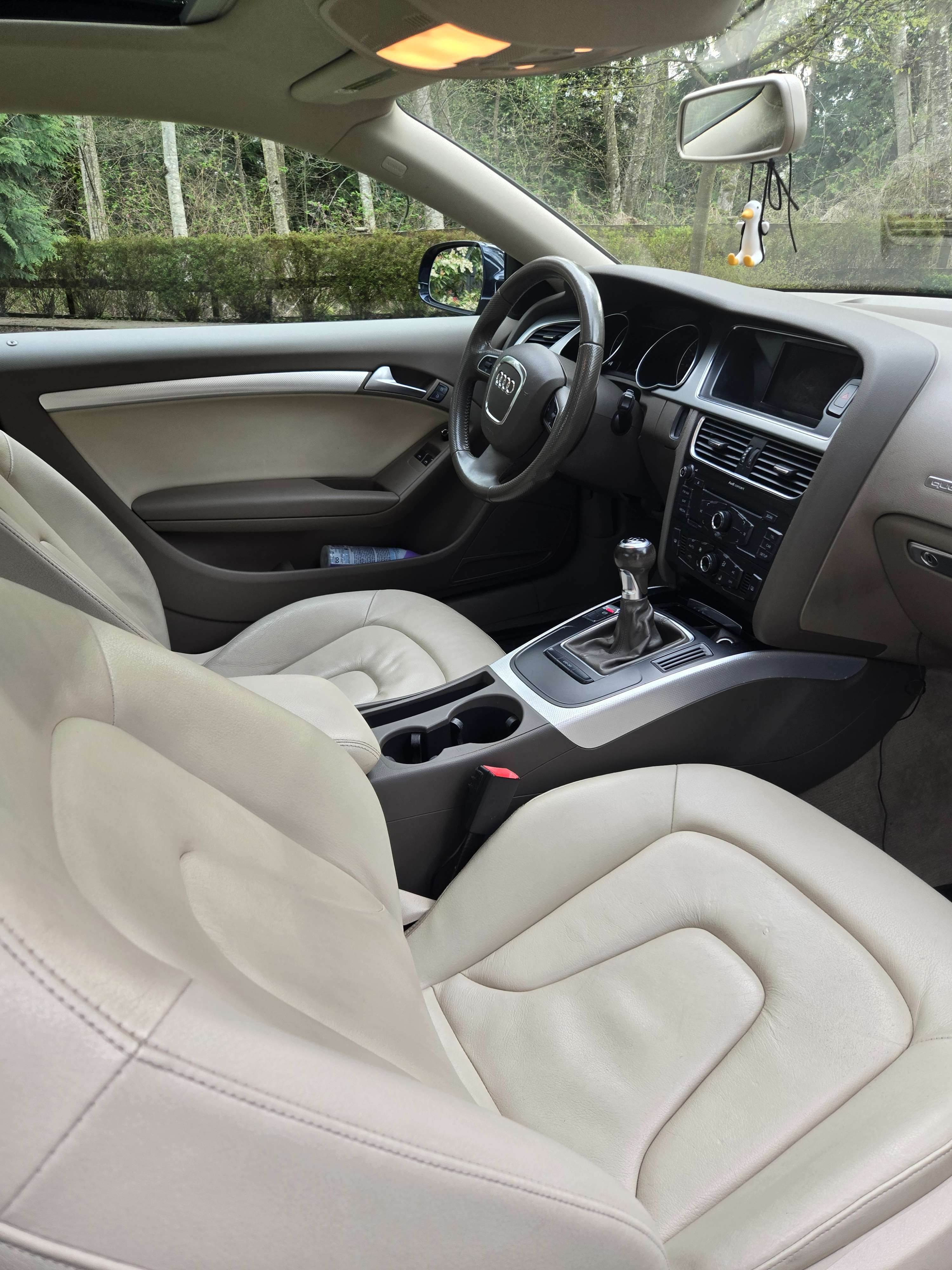 2010 Audi A5 2dr Cpe Man 2.0L thumb 10