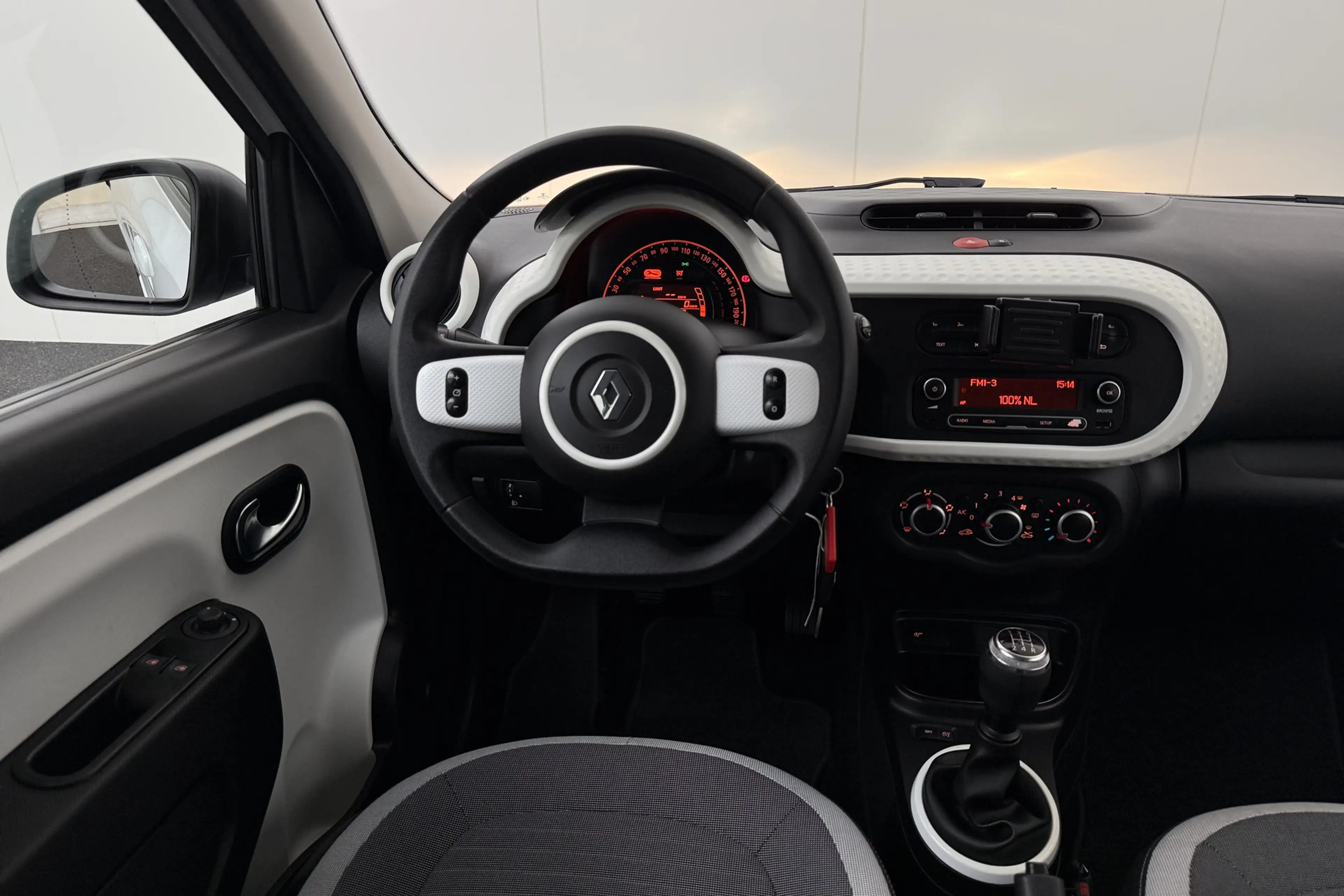 Renault Twingo 1.0 74 PK SCe Collection Cruise DAB Bluetooth LED — photo 8