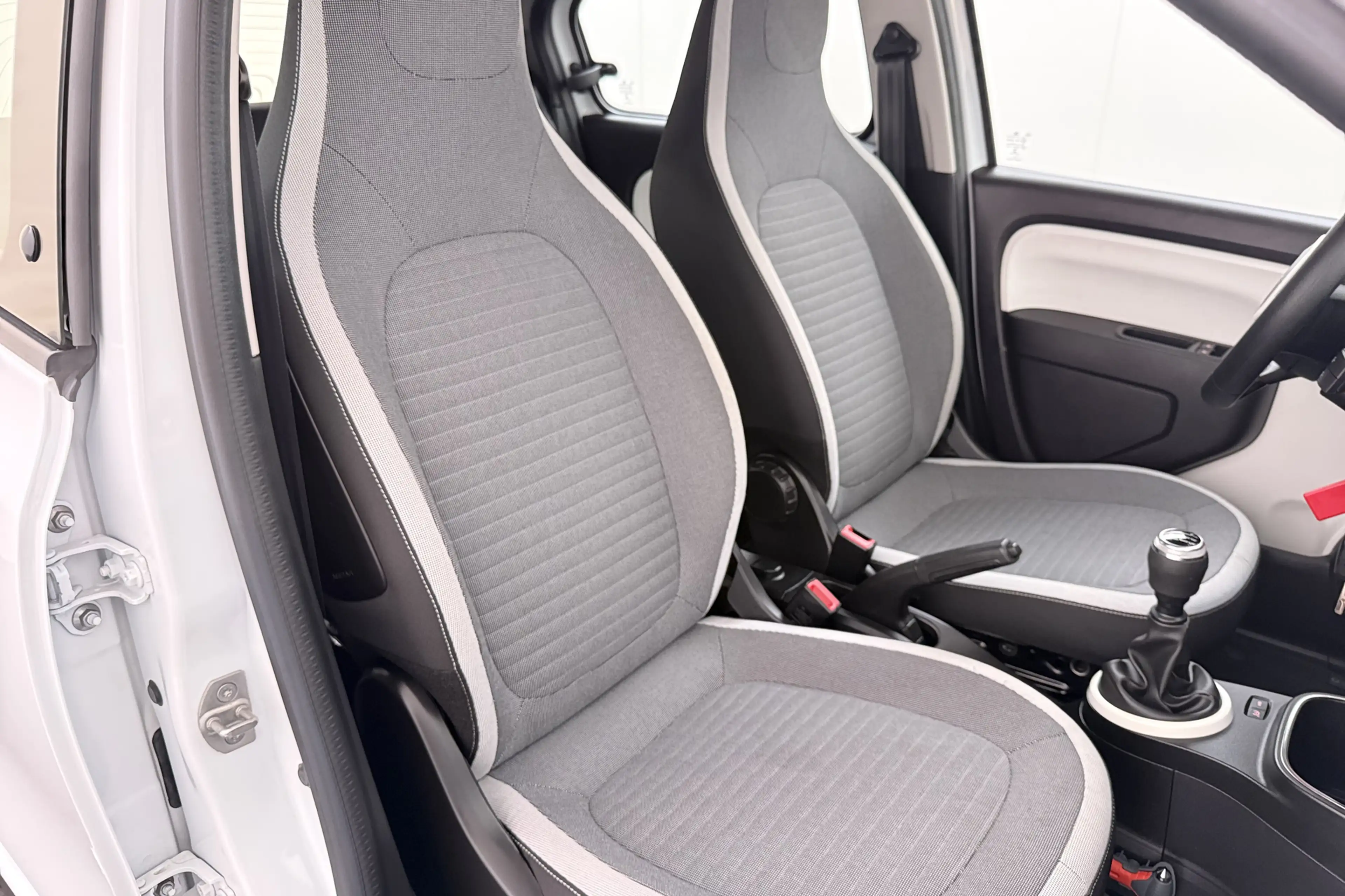 Renault Twingo 1.0 74 PK SCe Collection Cruise DAB Bluetooth LED — photo 14
