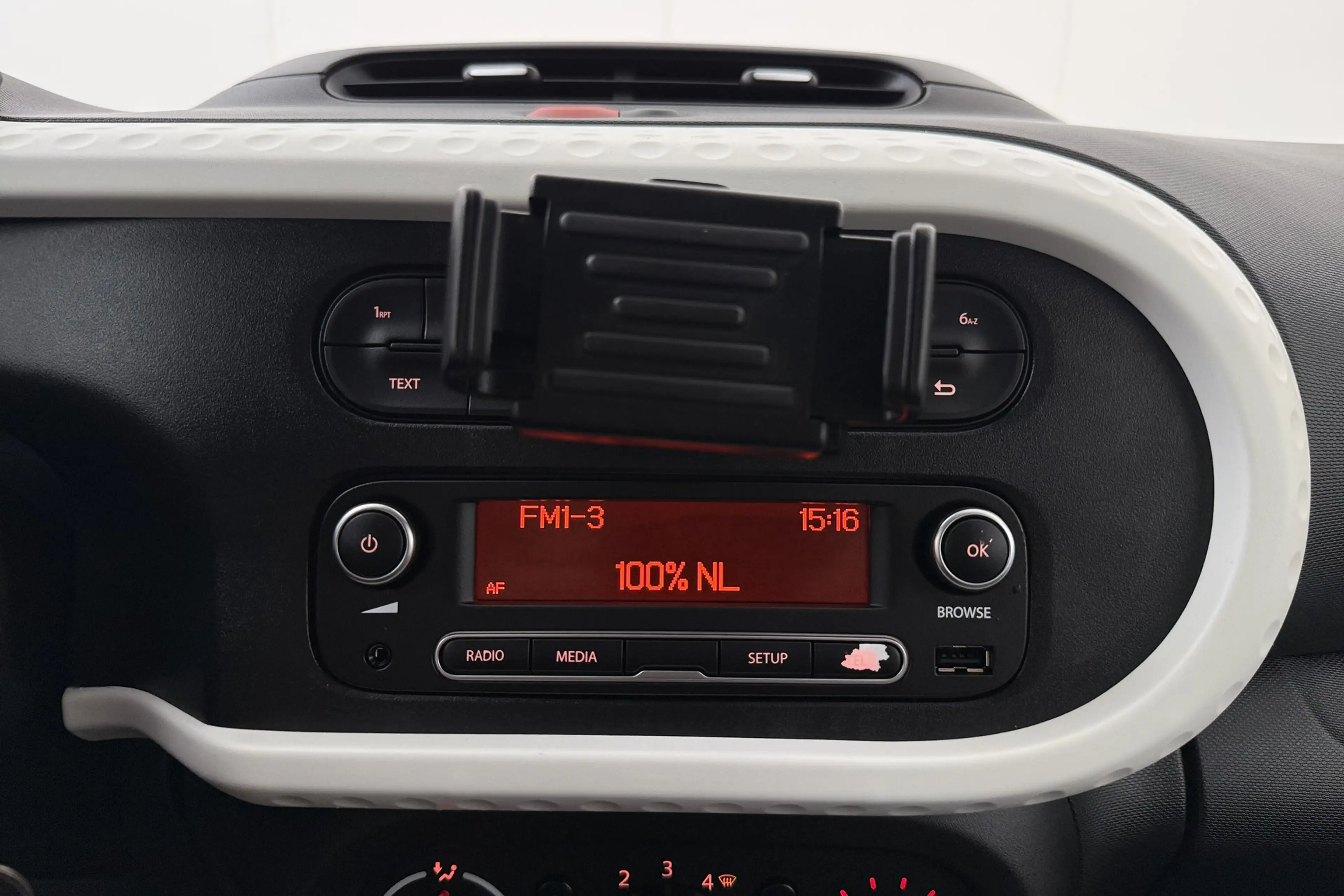 Renault Twingo 1.0 74 PK SCe Collection Cruise DAB Bluetooth LED — photo 21