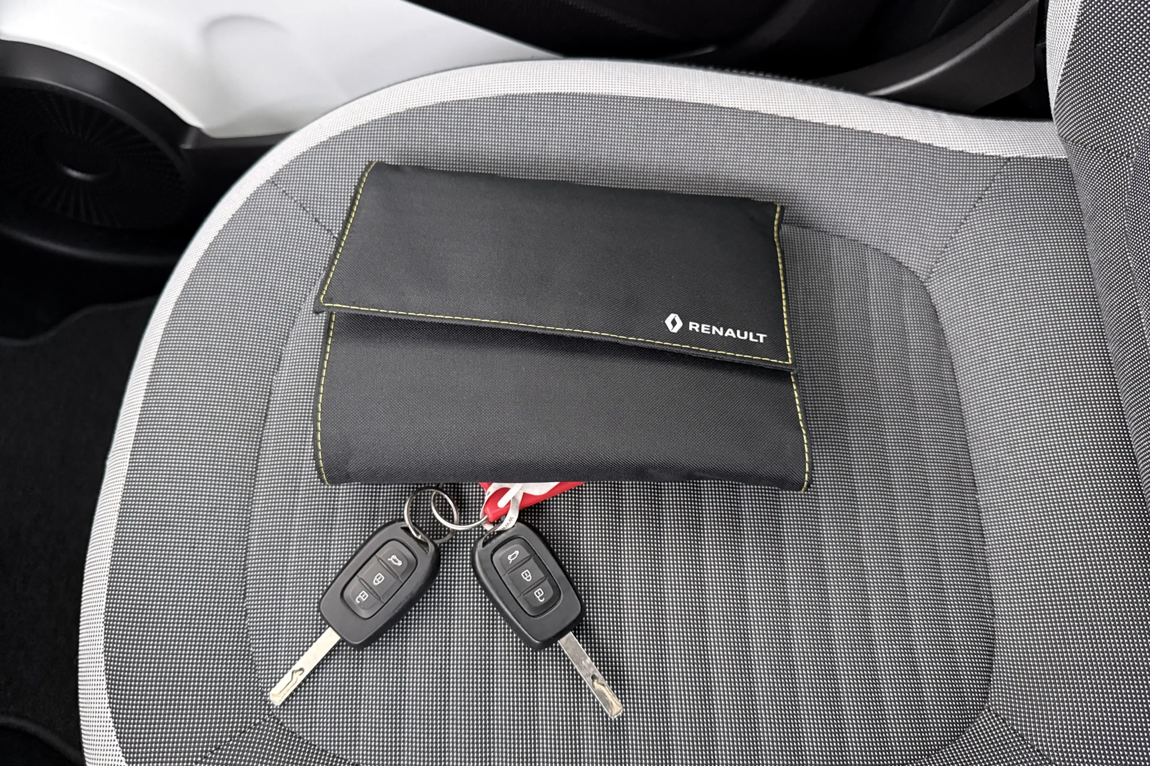 Renault Twingo 1.0 74 PK SCe Collection Cruise DAB Bluetooth LED — photo 26