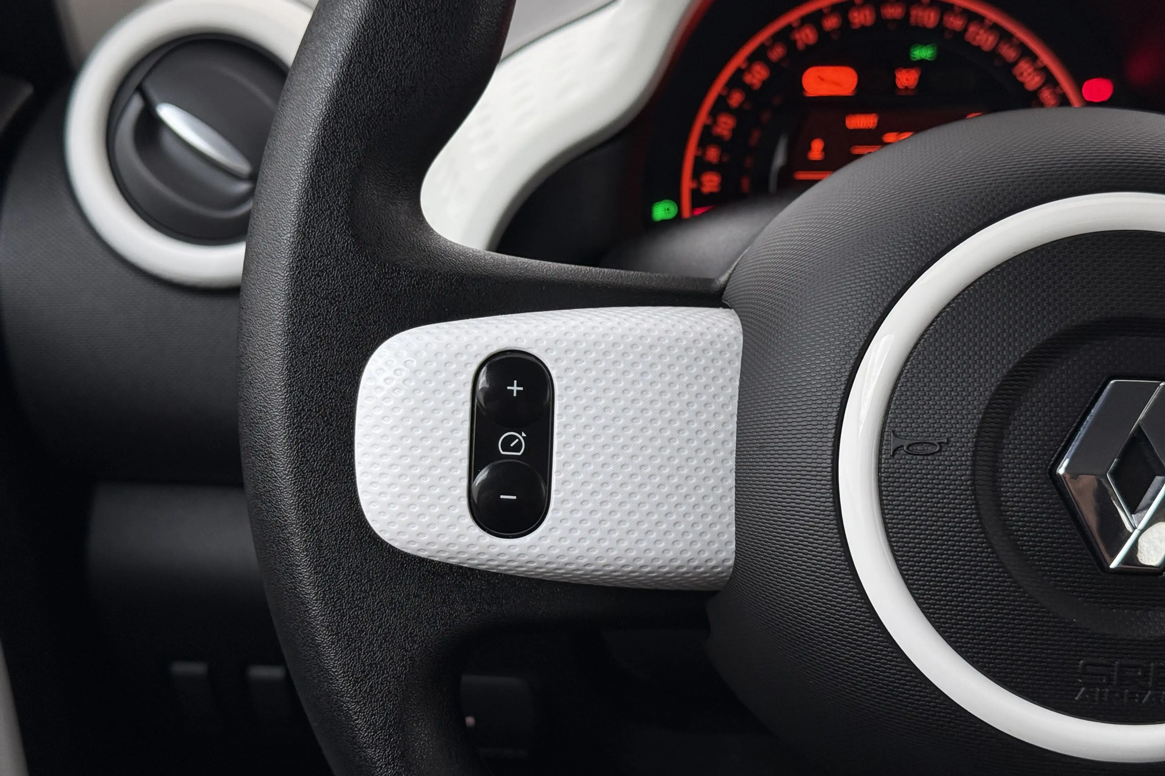 Renault Twingo 1.0 74 PK SCe Collection Cruise DAB Bluetooth LED — photo 17