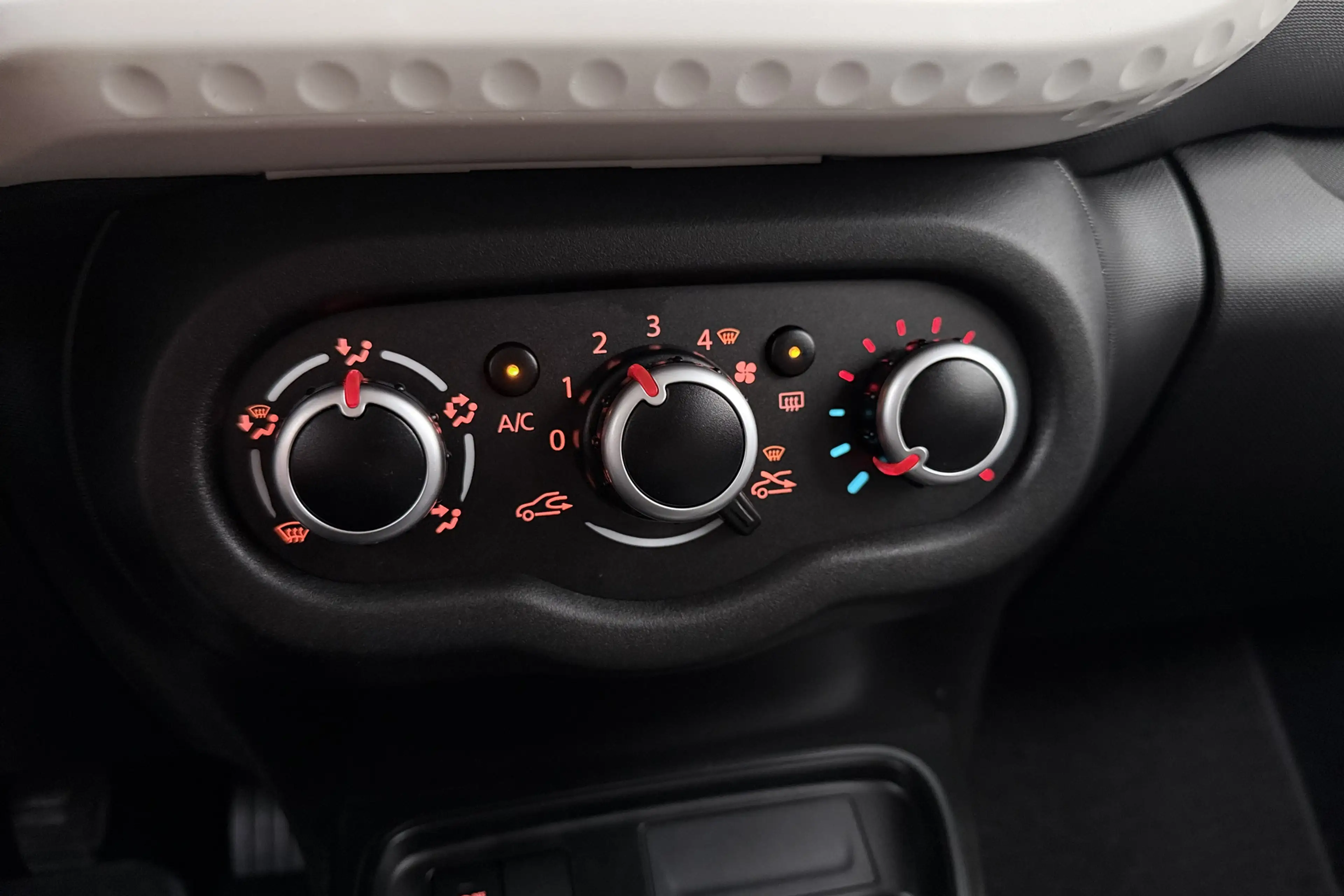 Renault Twingo 1.0 74 PK SCe Collection Cruise DAB Bluetooth LED — photo 23