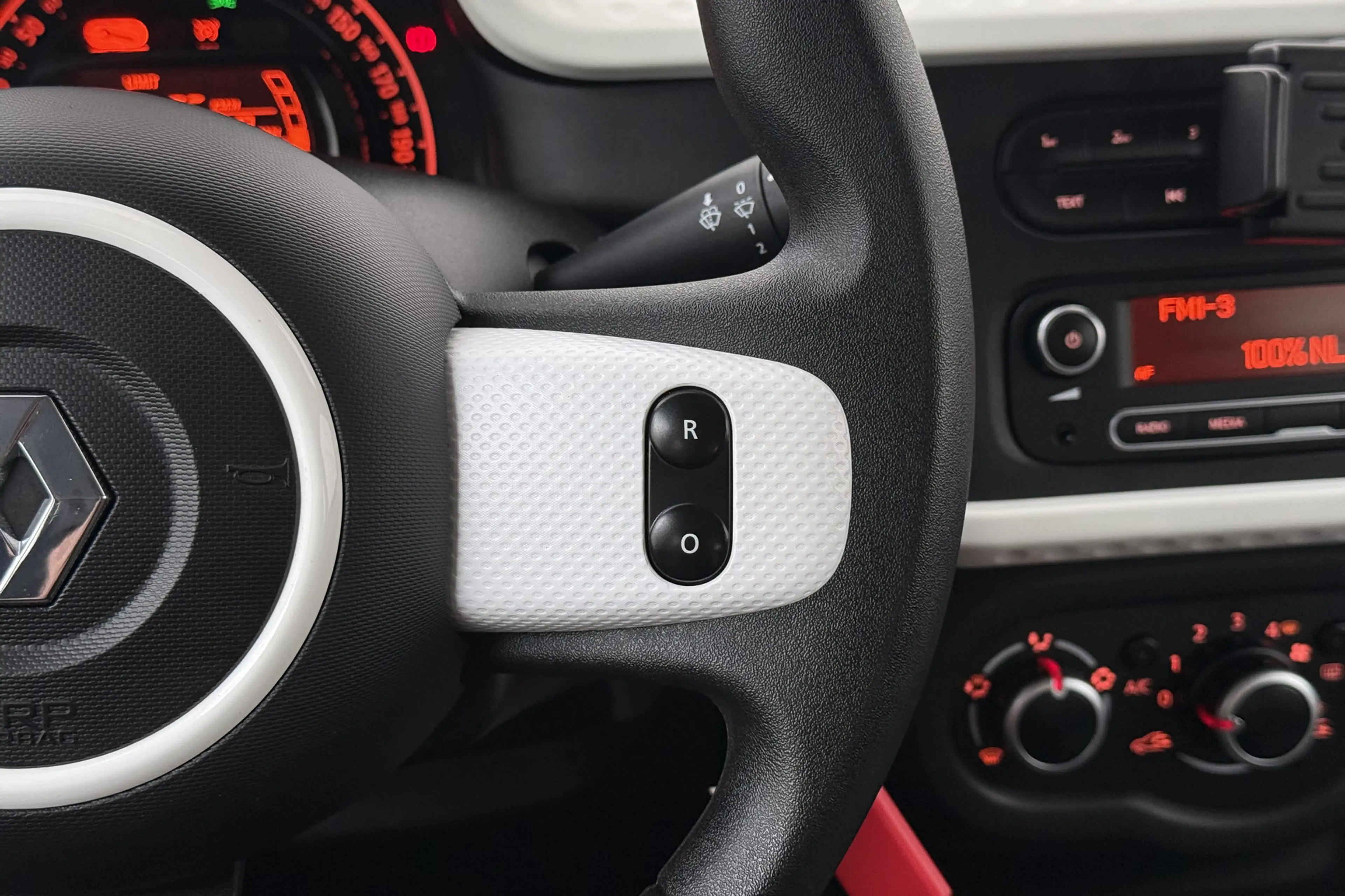 Renault Twingo 1.0 74 PK SCe Collection Cruise DAB Bluetooth LED — photo 18