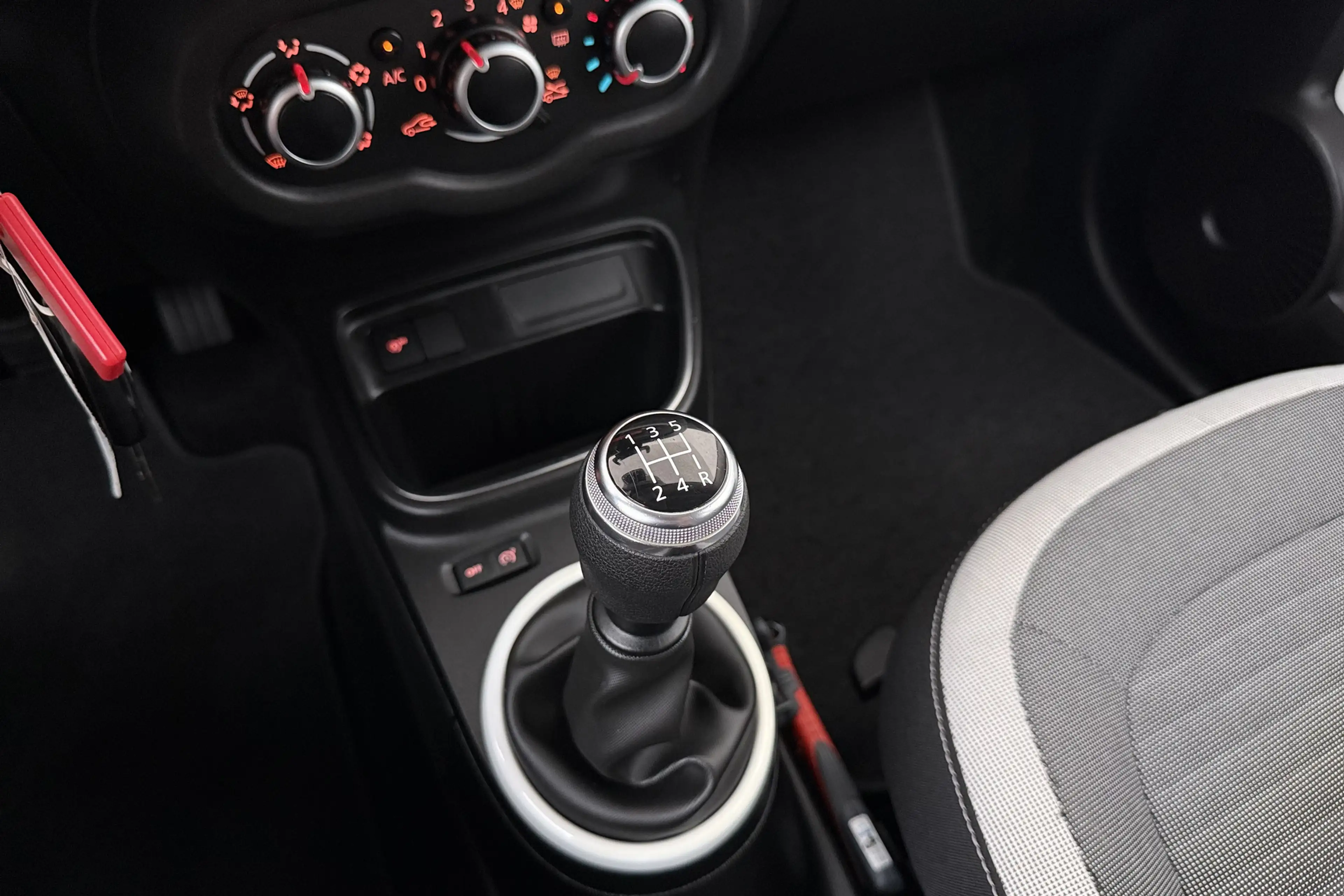 Renault Twingo 1.0 74 PK SCe Collection Cruise DAB Bluetooth LED — photo 25