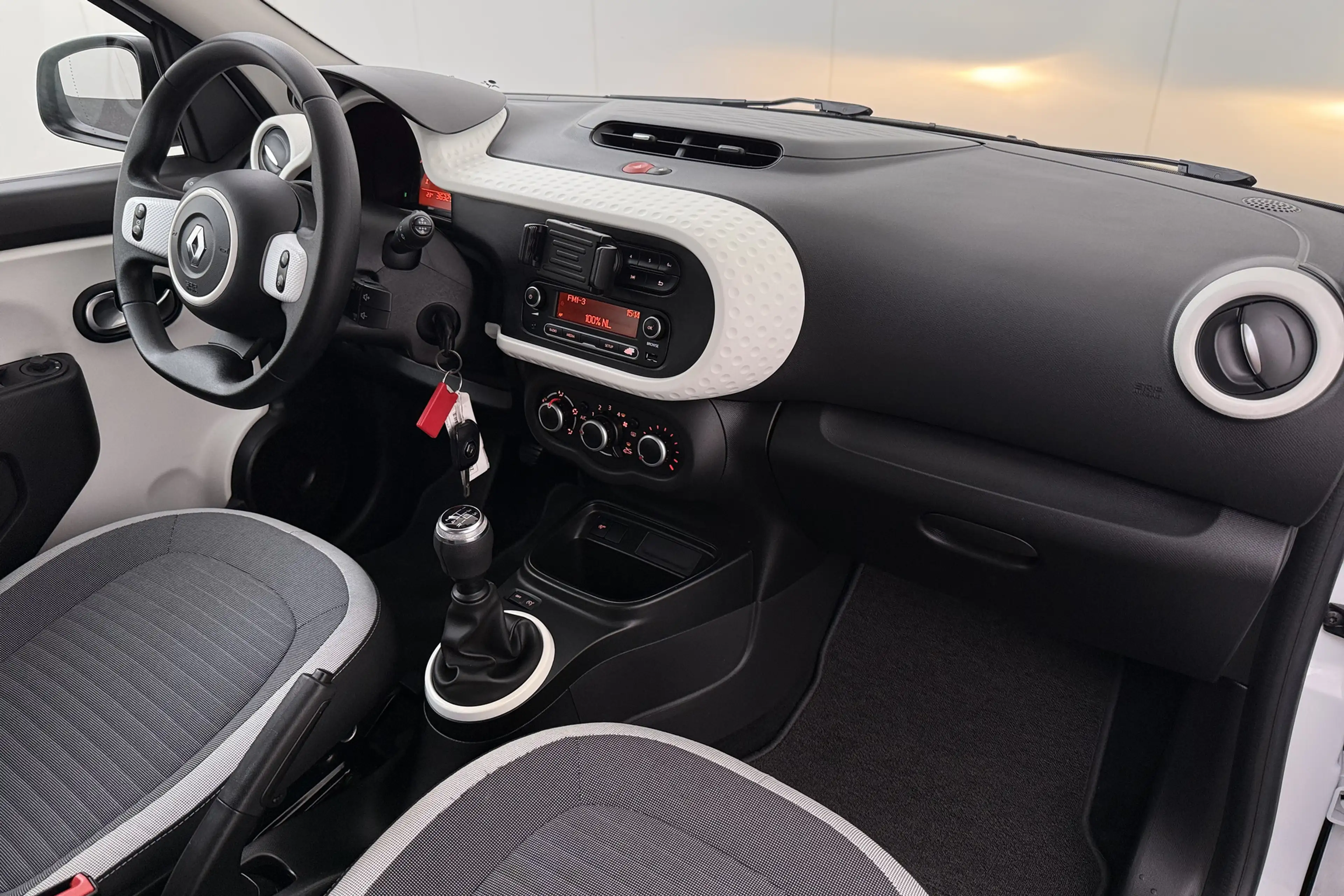 Renault Twingo 1.0 74 PK SCe Collection Cruise DAB Bluetooth LED — photo 15