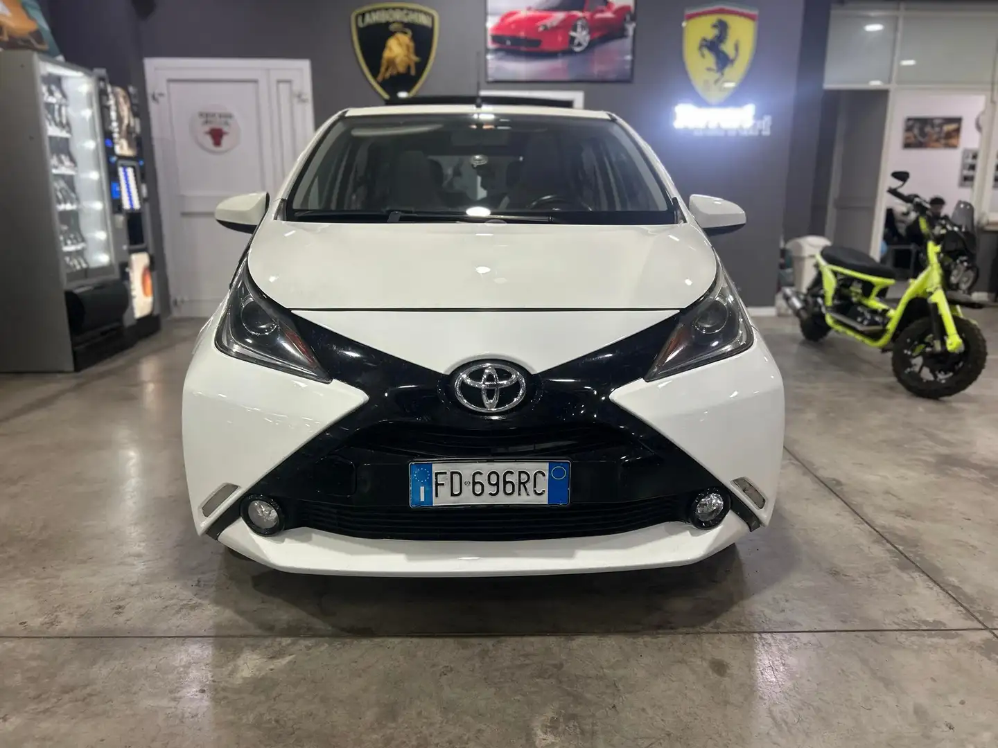 Toyota Aygo Aygo Cabrio II 2014 5p 1.0 x-play my15 Bianco - 1