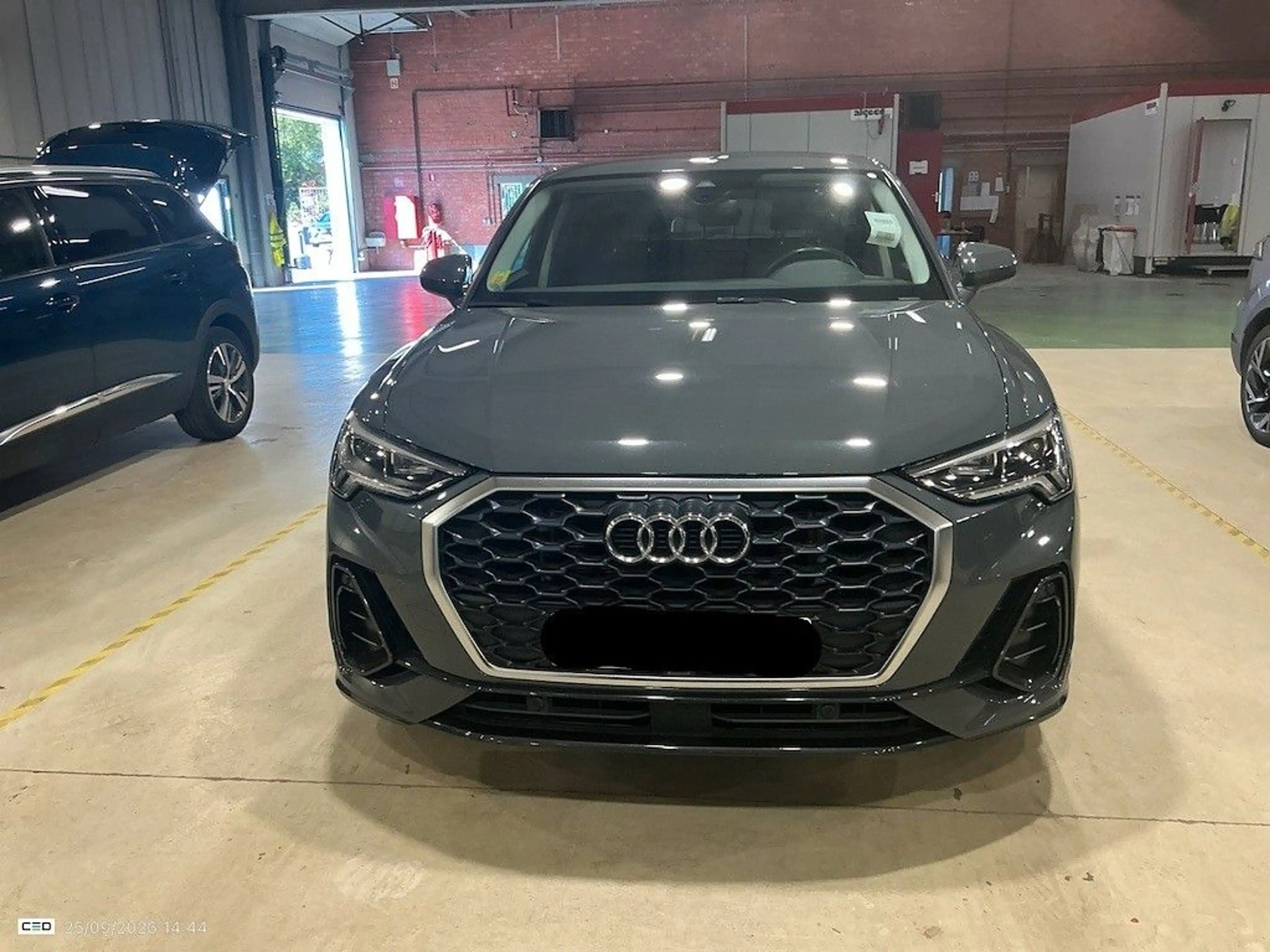 Audi Q3 1.4 45 TFSI E S TRONIC LEDER — photo 2