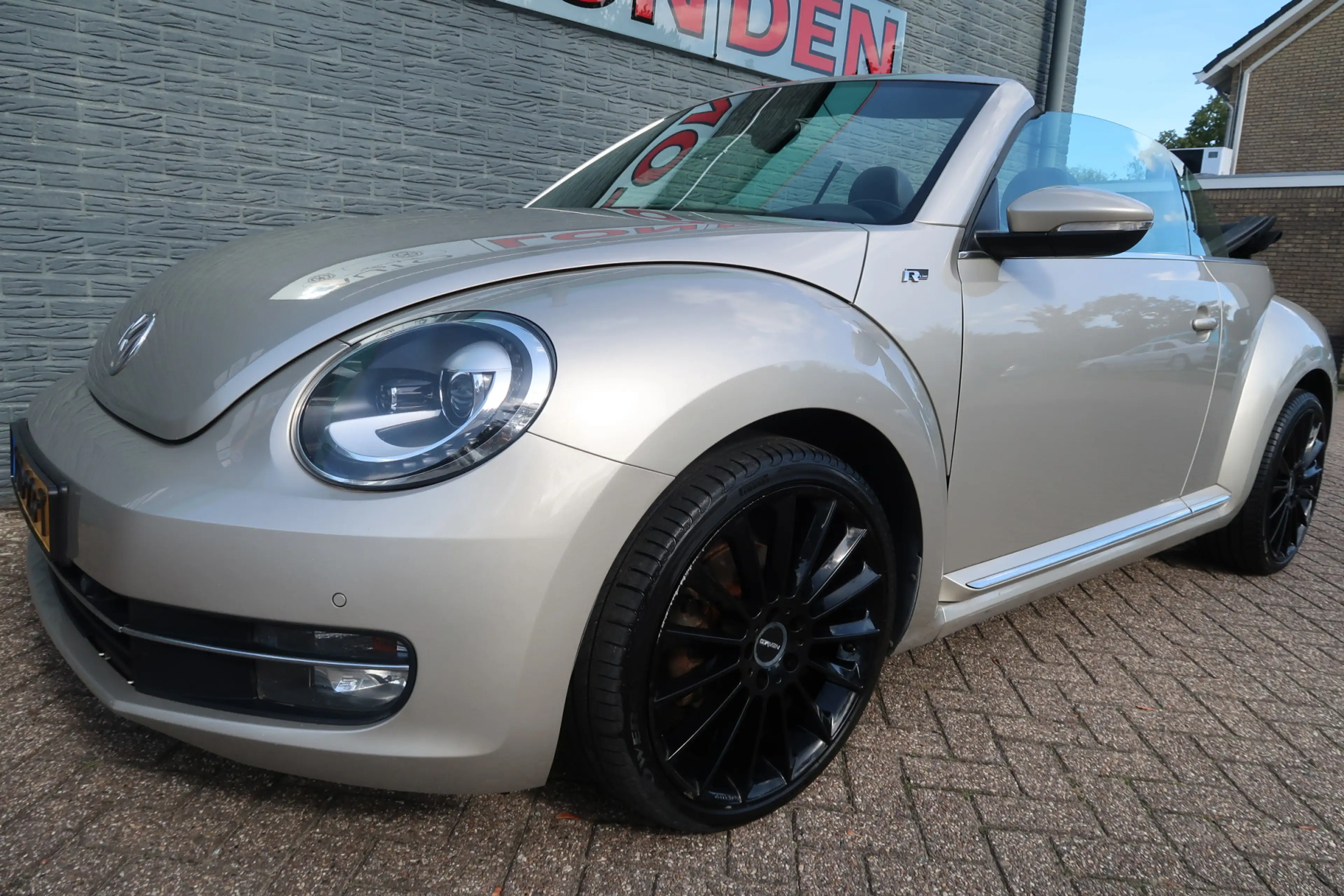 Volkswagen Beetle Cabriolet 1.2 TSI Design Bij ons bedrijf in onderh