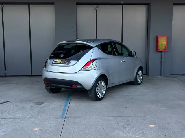 Lancia Ypsilon view 6