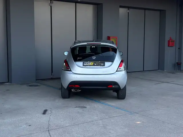 Lancia Ypsilon view 7