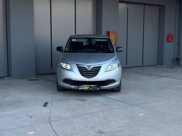 Lancia Ypsilon view 4