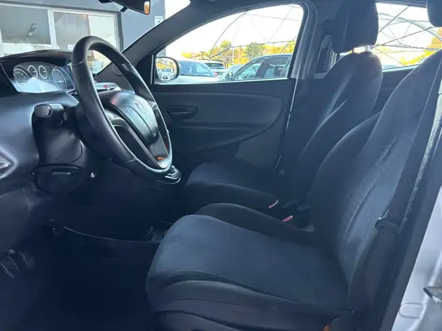 Lancia Ypsilon view 14