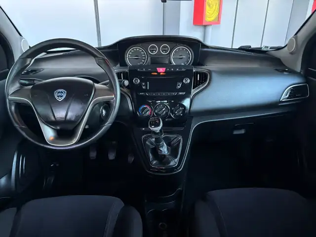 Lancia Ypsilon view 13