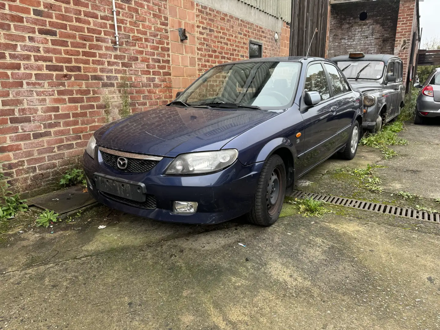 Mazda 323 1.5i 16v TSi Automatique Essence Marchand / Export Bleu - 1