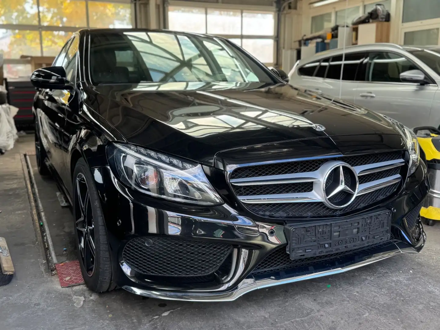 Mercedes-Benz C 200 *AMG-LINE*BURM*EDITION*18Z*R-CAM*KEYL*LED* Schwarz - 2