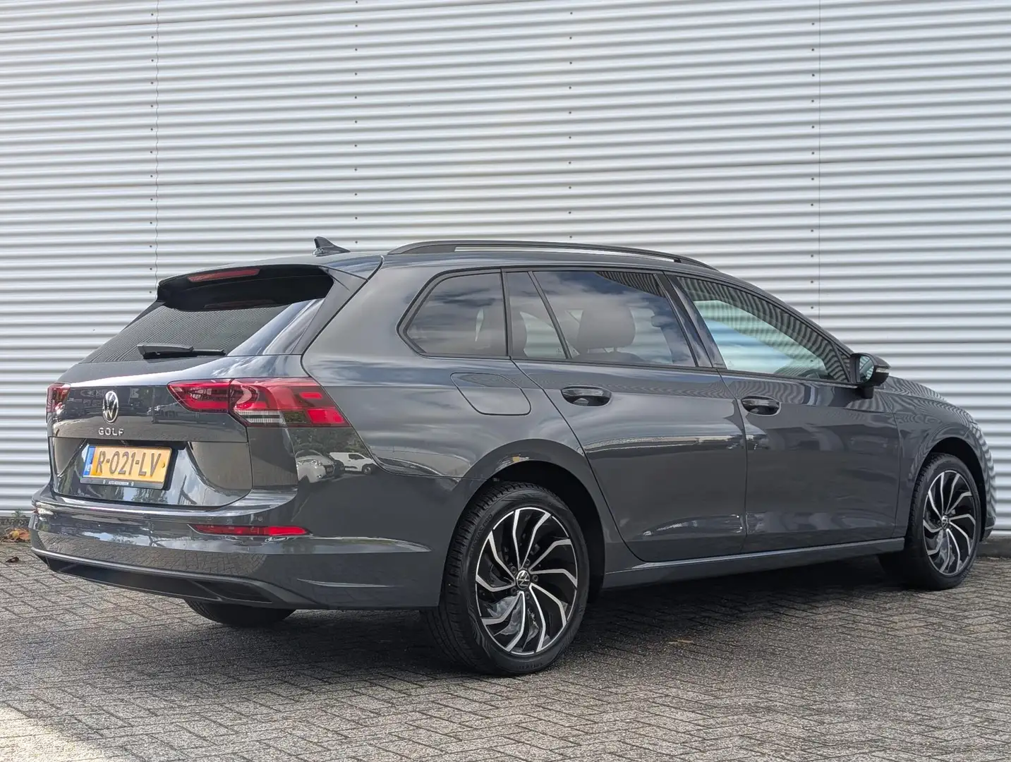 Volkswagen Golf Variant Life 1.0 TSI 110pk | NAVI | CAMERA | PARKEERSENSOR Gris - 2