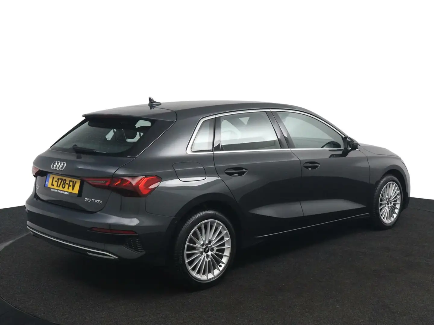 Audi A3 Sportback 35 TFSI Business edition | Navigatie | L Gris - 2