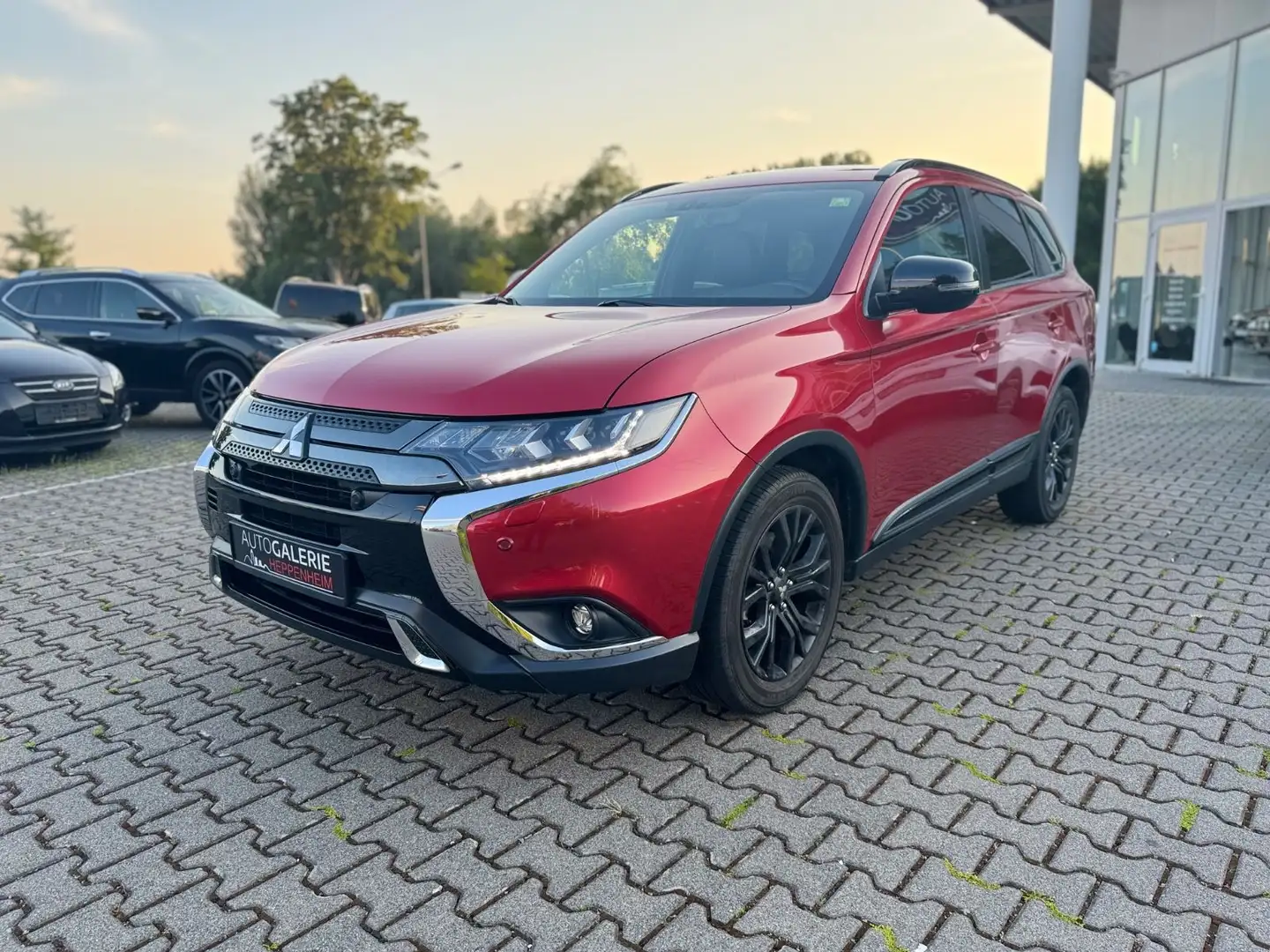 Mitsubishi Outlander Active+ 4WD/AUT/NAV/LED/ALCANTARA Rot - 1