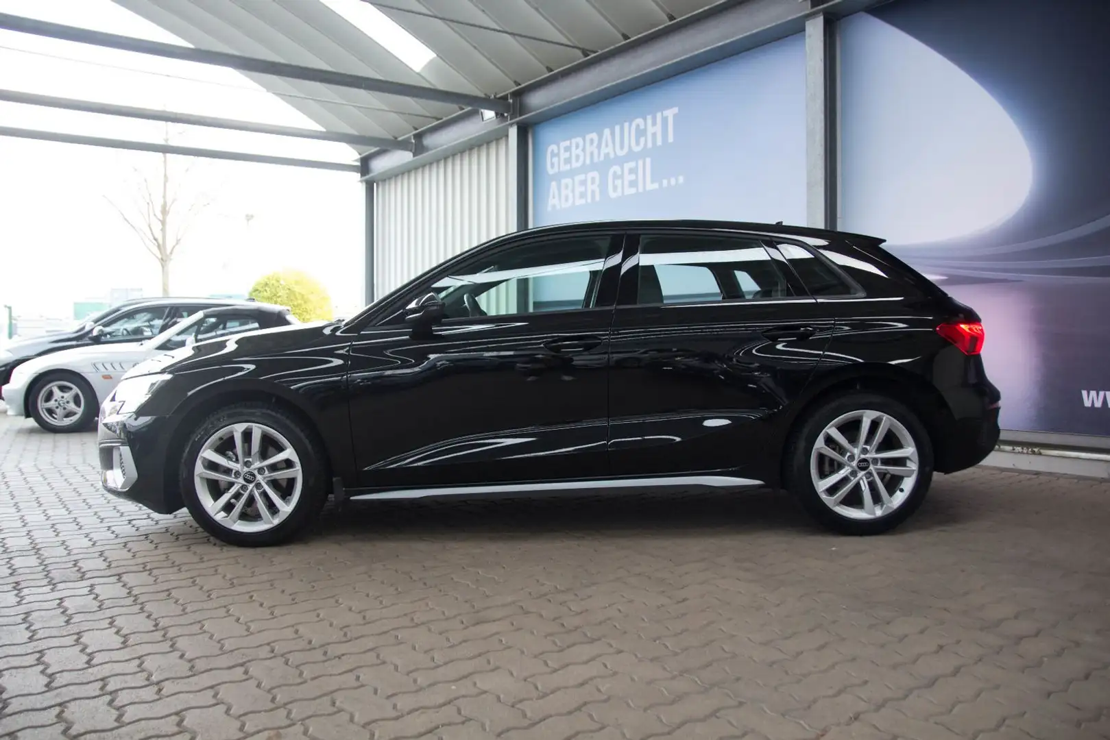 Audi A3 Sportback 35 TFSI Advanced MHEV LED/SHZG/VIRT Schwarz - 2