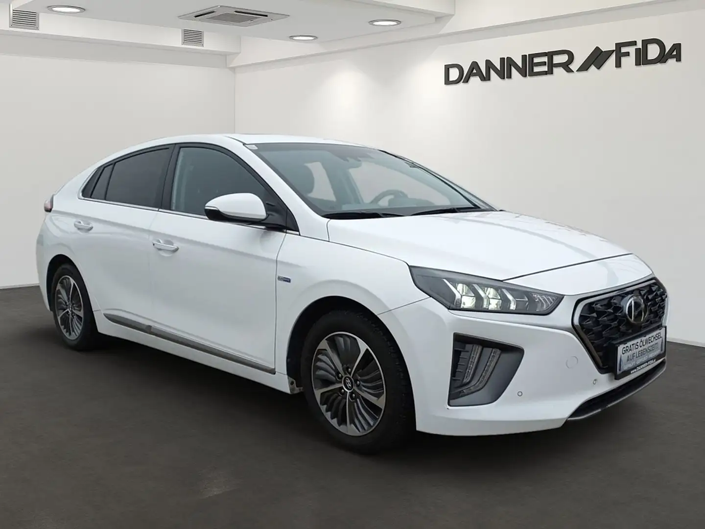 Hyundai IONIQ Ioniq 140PS Benzin/Automatik1,6 GDi Plug-In PHE... Weiß - 2