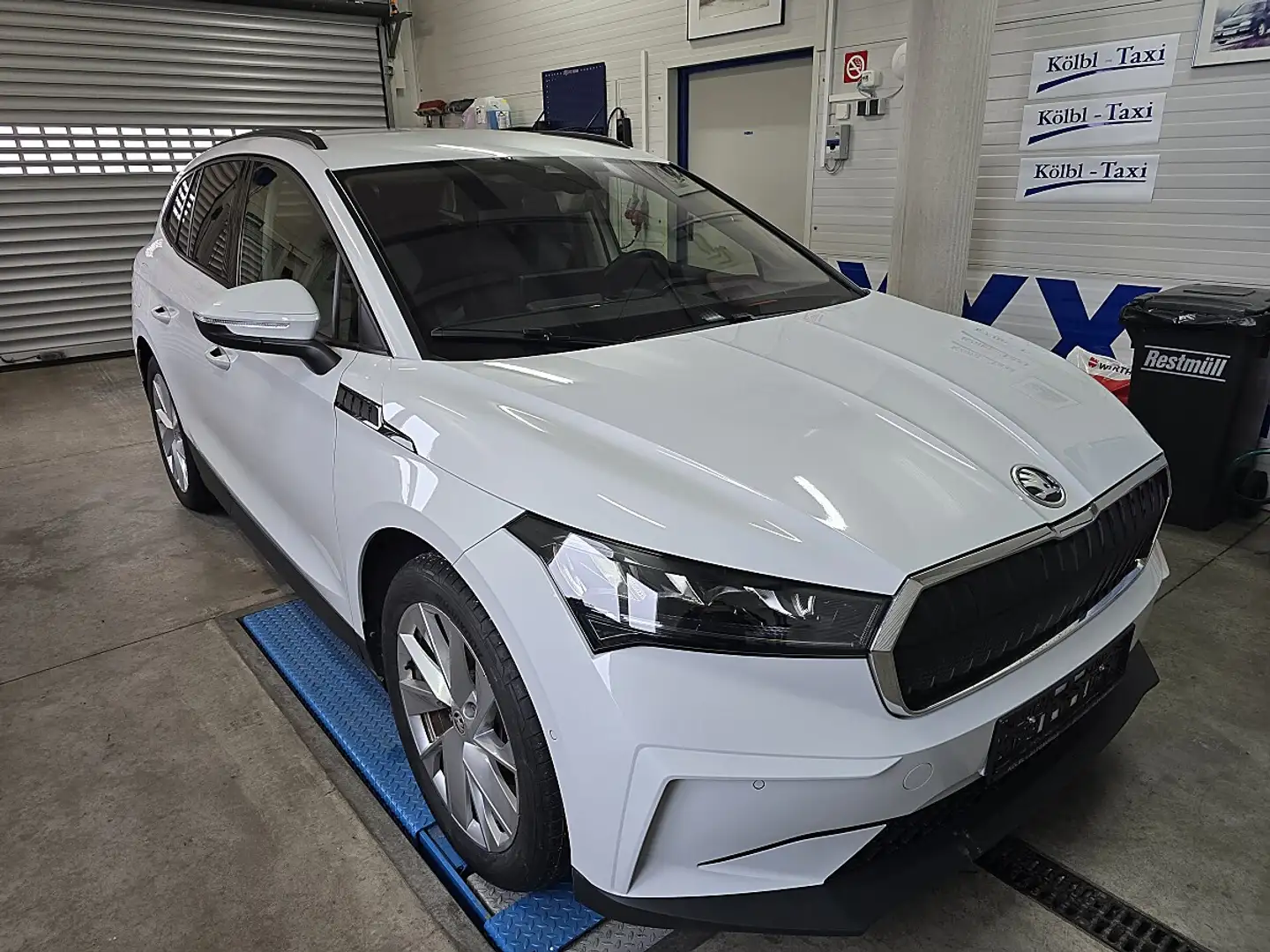 Skoda Enyaq iV 60 62kWh Blanc - 1