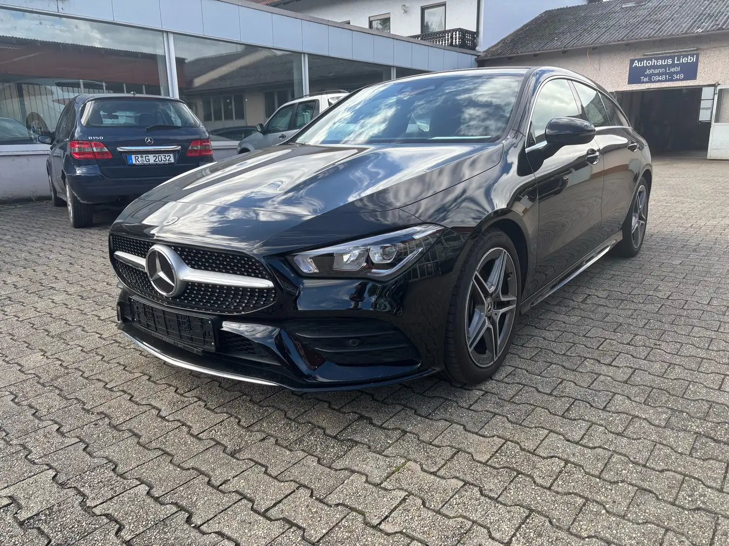 Mercedes-Benz CLA 200 Shooting Brake 7G-DCT AMG Line Negro - 1