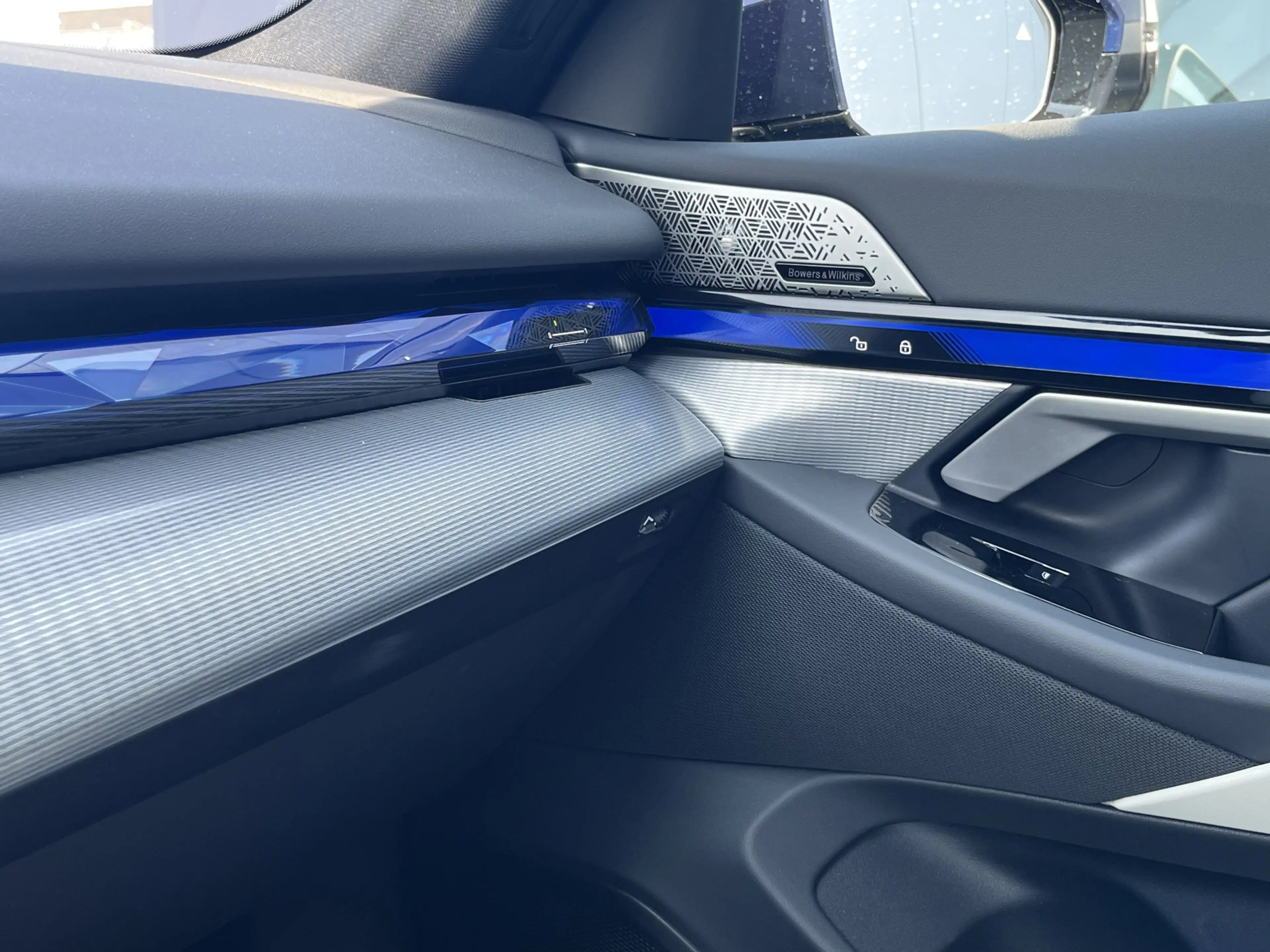 BMW 550 5-serie Touring 550e xDrive M-Sport Pro | Panorama — photo 12