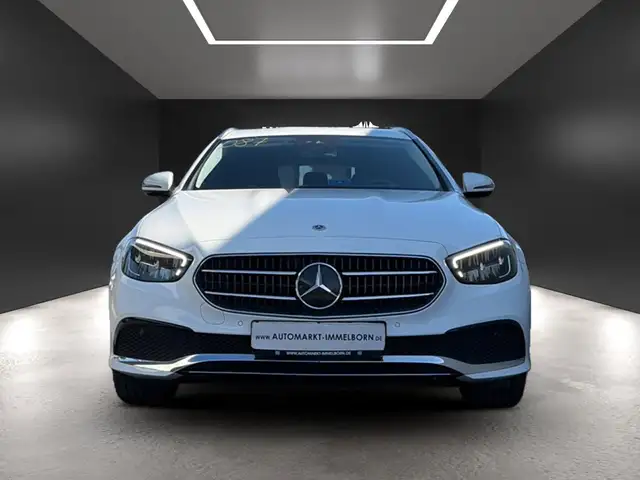 Mercedes-Benz 300 view 9