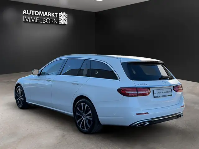 Mercedes-Benz 300 view 6