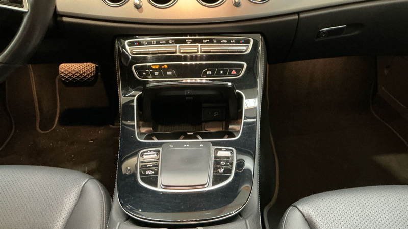 Mercedes-Benz E 300 e VollLeder*360*LED*DAB*Navitouch*AHK*Temp — photo 7