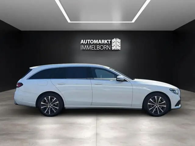 Mercedes-Benz 300 view 11