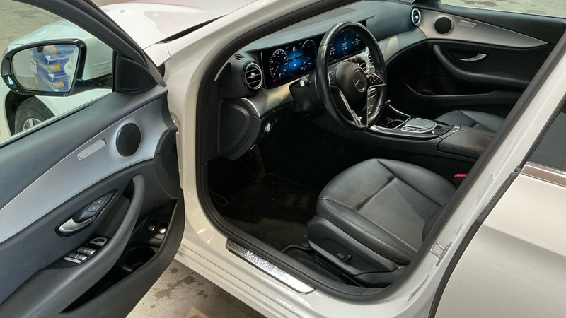 Mercedes-Benz E 300 e VollLeder*360*LED*DAB*Navitouch*AHK*Temp — photo 6