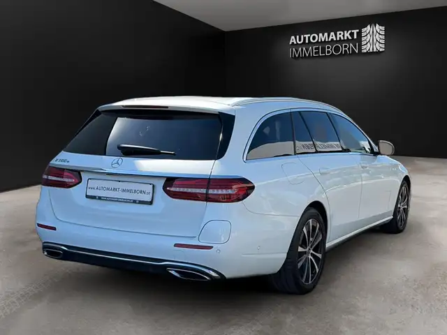 Mercedes-Benz 300 view 7