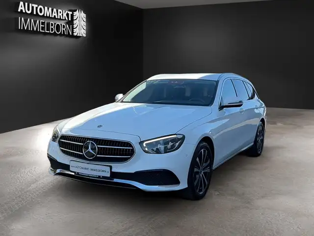 Mercedes-Benz 300 view 3