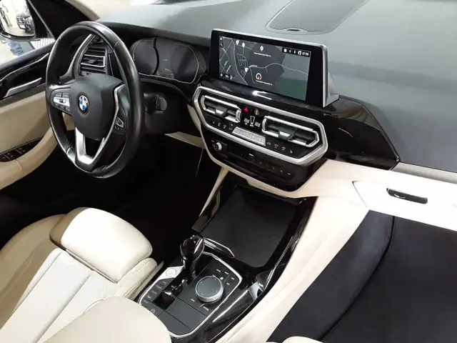 BMW X3 view 9