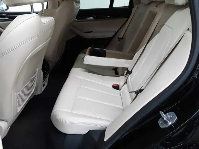 BMW X3 view 13