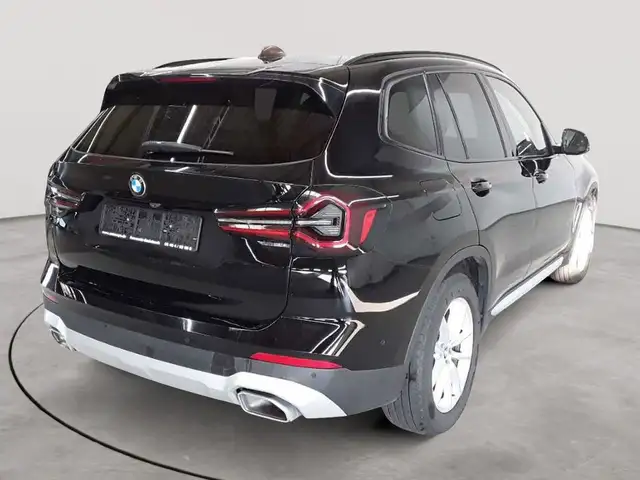 BMW X3 view 4