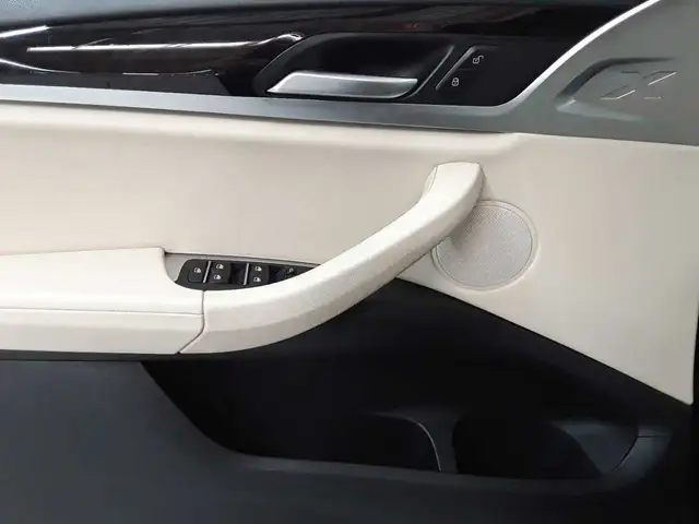 BMW X3 view 16